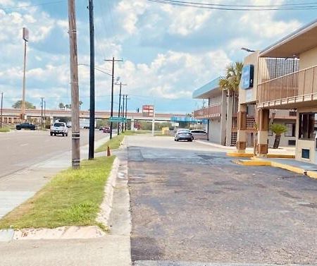 Executive Inn Kingsville Bagian luar foto