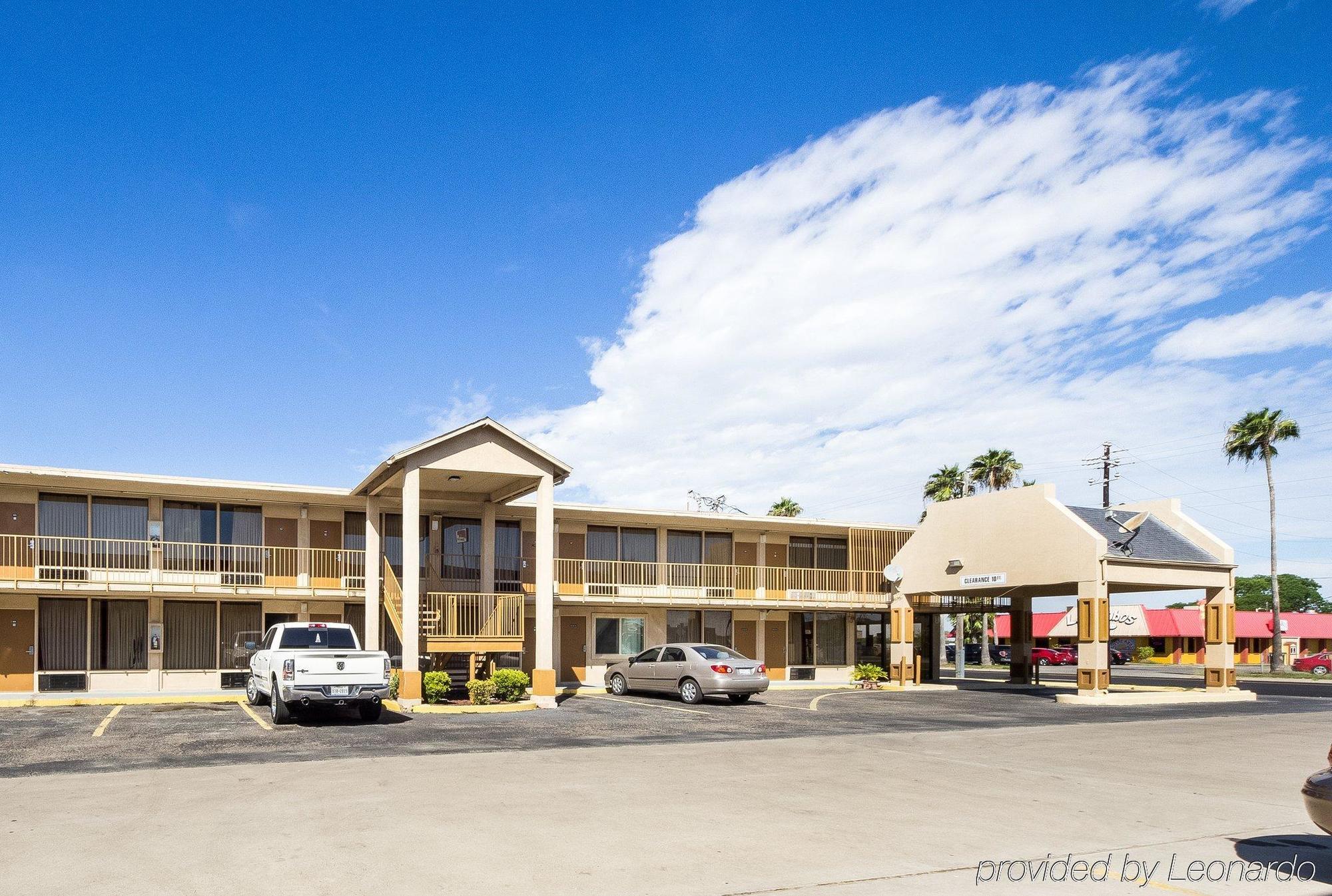 Executive Inn Kingsville Bagian luar foto