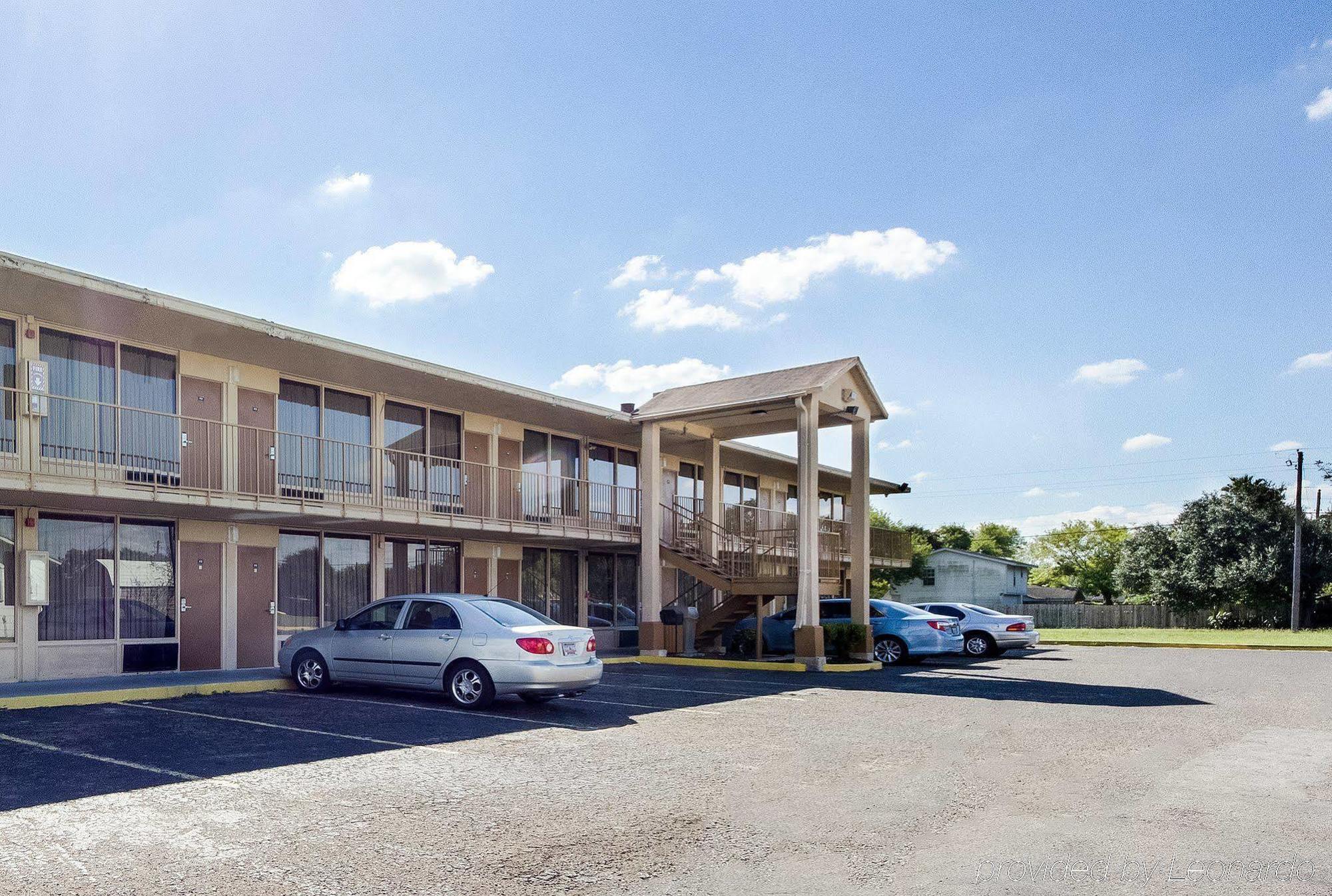 Executive Inn Kingsville Bagian luar foto